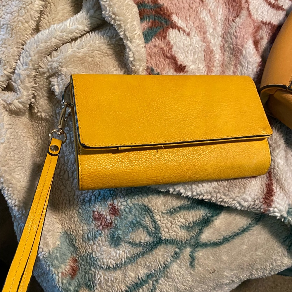 Wristlet wallet